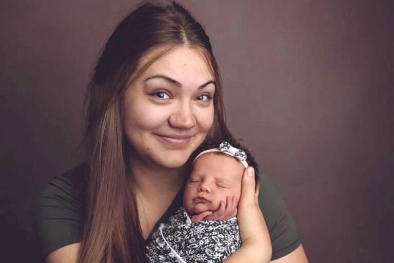 ‘Her kids were her everything.’ Young mother and mental health advocate remembered after murder-suicide Cassie Clinger with her youngest child.