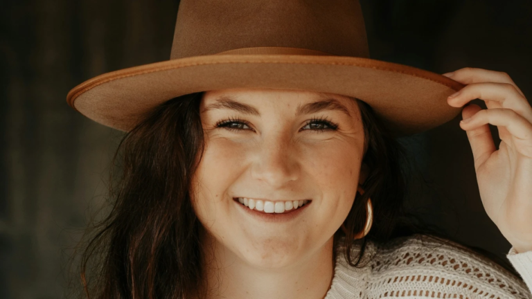 The Art Of Finding The Sunshine: 15 Habits Of Almost All Happy People | Alexandra Potora YourTango