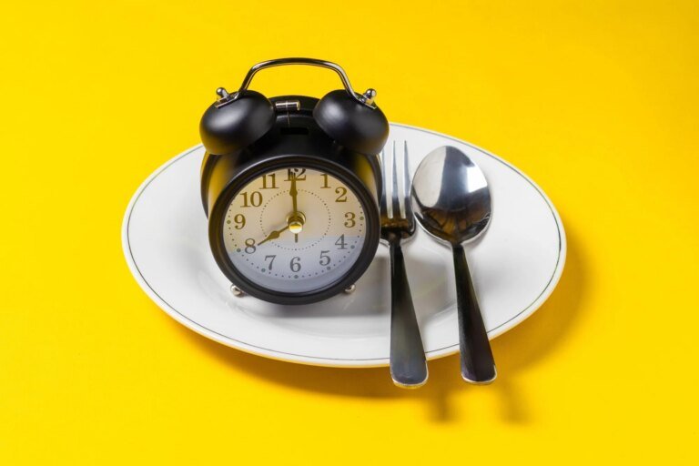Study reveals how meal skipping during teen pregnancy connects to mental health Study: Skipping Breakfast and Lunch, as Well as Reducing Milk and Dairy Intake, Is Associated with Depressive Symptoms in Pregnant Adolescents. Image Credit: neontetra1 / Shutterstock