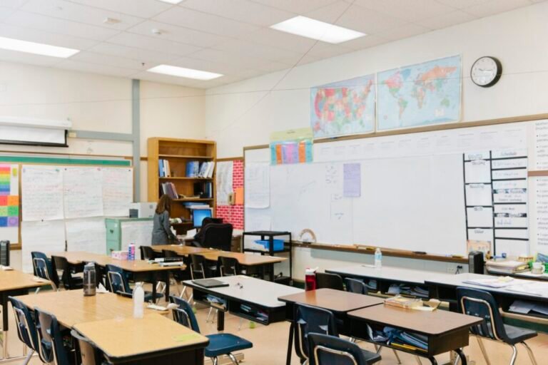 U.S. schools struggle to provide assistive technology, report finds