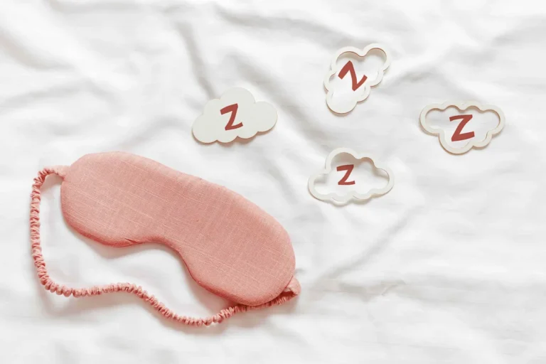 We Asked Dietitians What to Drink Before Bed for Better Sleep—They All Said the Same Thing