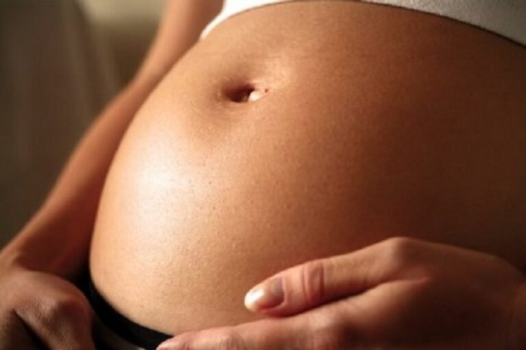 Experts urge more awareness on perinatal mental health – SABC News A pregnant person