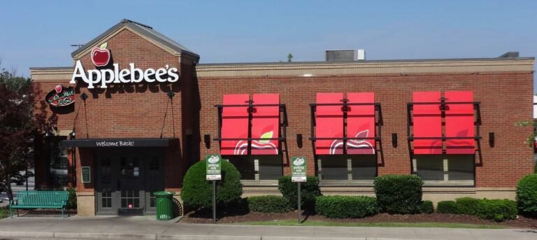 Applebee’s Worker Praised for Sheltering 50 People as Tornado Barreled Towards Them in Michigan Applebee’s Worker Praised for Sheltering 50 People as Tornado Barreled Towards Them in Michigan