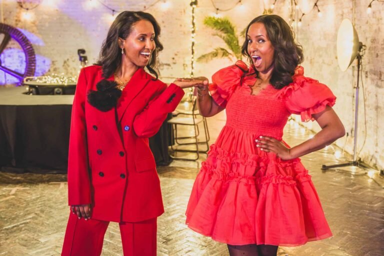 The new UK television dating show boosting deaf representation – Positive News The new UK television dating show boosting deaf representation - Positive News