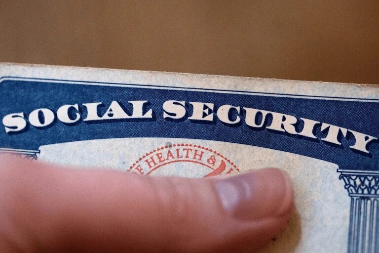 The strategy wealthy retirees use to maximize Social Security at 70