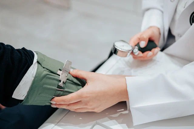 Three simple daily habits can help lower high blood pressure Three simple daily habits can help lower high blood pressure