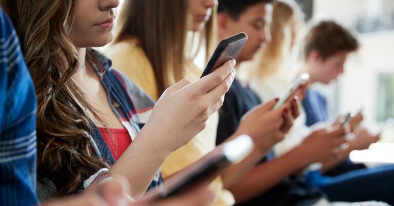 When Summer Screen Time Poses a Mental Health Risk for Teens