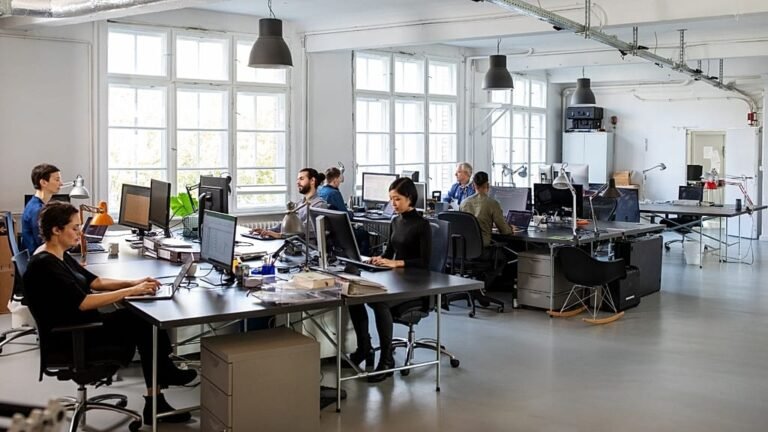 Work is killing 840,000 people a year, and stress is mainly the cause, UN report finds Work is killing 840,000 people a year, and stress is mainly the cause, UN report finds