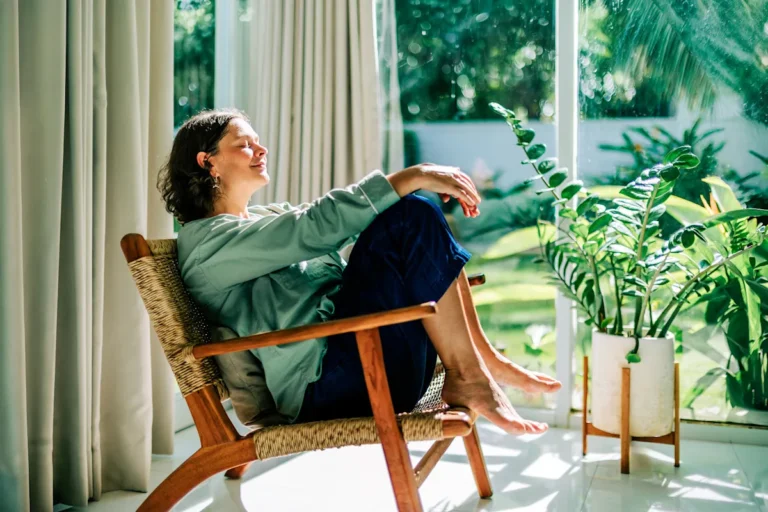 Mindfulness Teacher Shares Her Top 3 Exercises to Get Beginners Hooked on the Practice Mindfulness Teacher Shares Her Top 3 Exercises to Get Beginners Hooked on the Practice