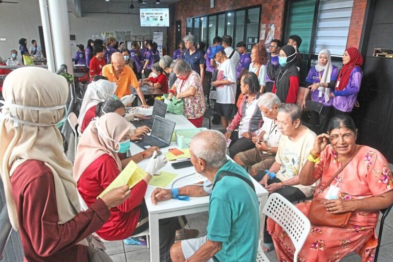 University students lead health outreach at transit centre