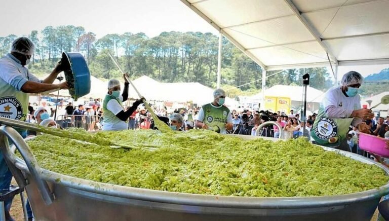 Banner Avocado Harvest Ends with 15,000 lb. Dish of Guacamole–a Guinness World Record