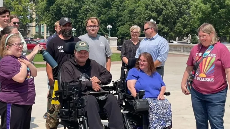 Community care enriches lives for the disabled, but advocates say feds are pulling back support Community care enriches lives for the disabled, but advocates say feds are pulling back support