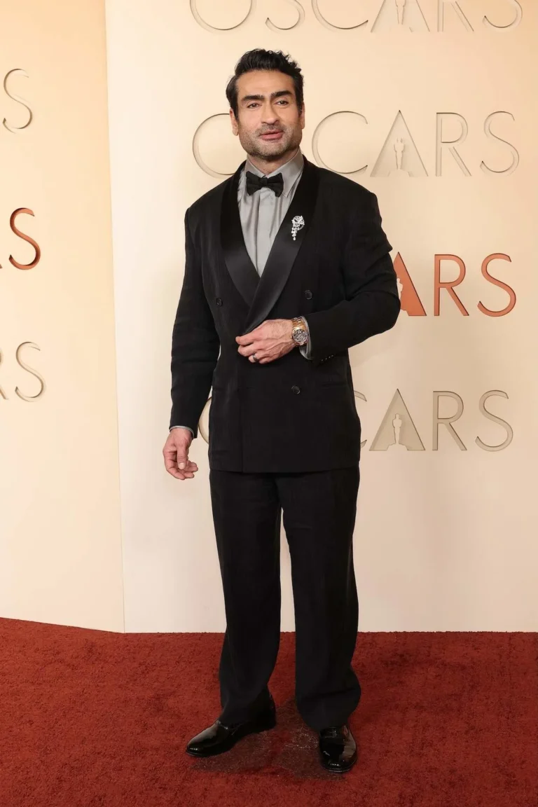 How Kumail Nanjiani Uses Fitness as a Way to Relieve Stress After Transforming His Body for a Role How Kumail Nanjiani Uses Fitness as a Way to Relieve Stress After Transforming His Body for a Role
