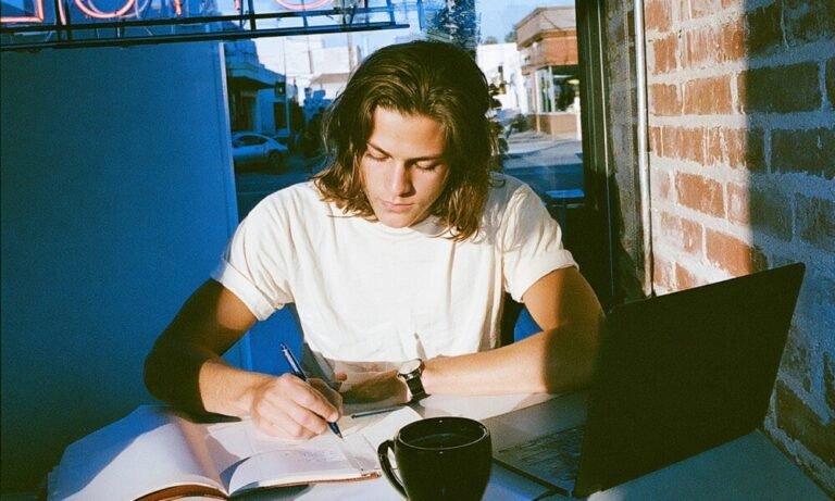 How to Build Wealth in Your 20s (Even Starting From Zero)