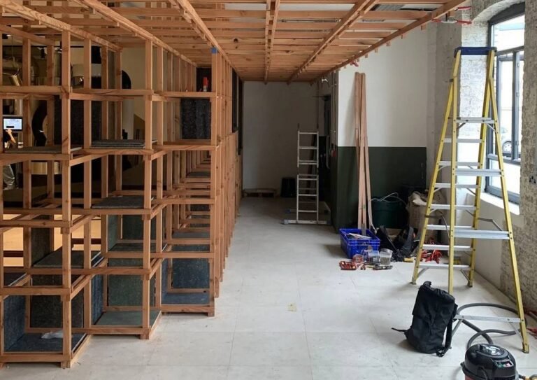 Rescuing London’s Precious Building Materials Diverting Them from Dumps for Reuse Rescuing London’s Precious Building Materials Diverting Them from Dumps for Reuse