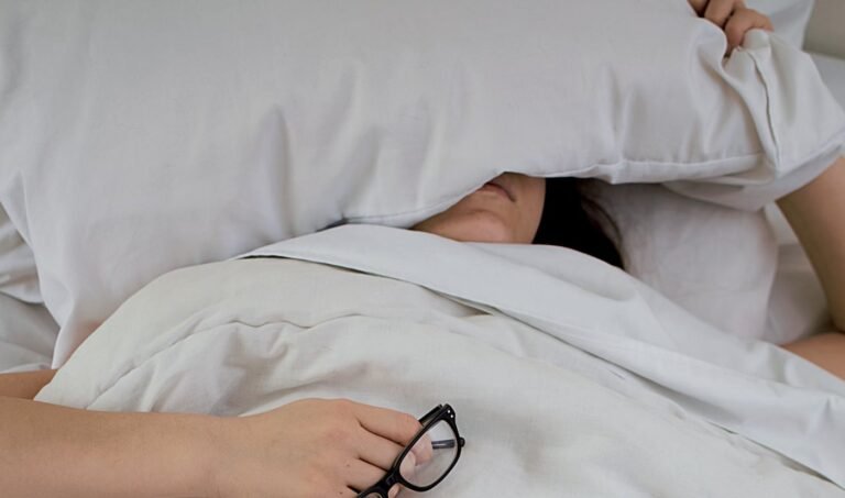 Struggle Sleeping? These 3 Sleep Habits Are Tied to Signs of Brain Aging, Study Finds Struggle Sleeping? These 3 Sleep Habits Are Tied to Signs of Brain Aging, Study Finds