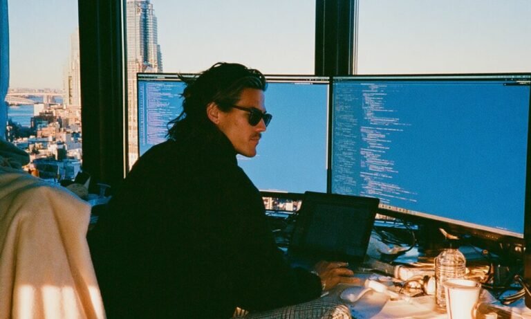 The AI Trap Most Entrepreneurs Are Falling Into man_Entrepreneur_using_AI_with_2_screens