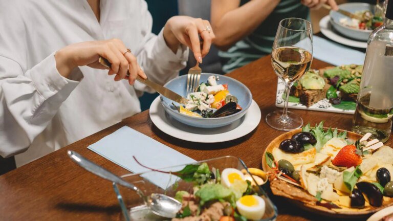 5 ways to make every meal more mindful 5 ways to make every meal more mindful