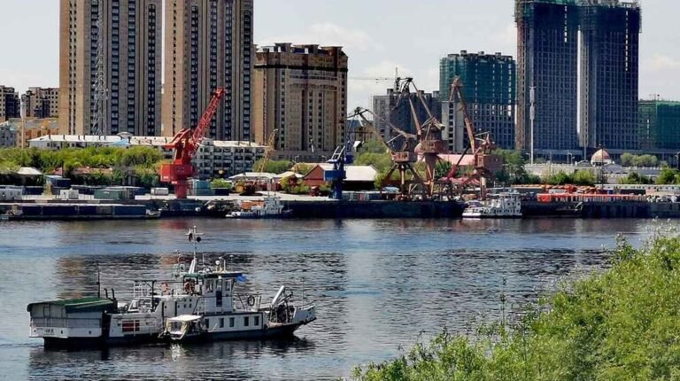 Chinese-Russian Biologists Release Nearly 500,000 Young Sturgeon into the Amur River Chinese-Russian Biologists Release Nearly 500,000 Young Sturgeon into the Amur River