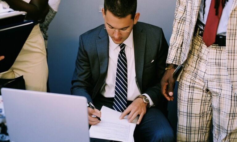 How Solo Founders Handle Contracts and Payments Without a Team How Solo Founders Handle Contracts and Payments Without a Team