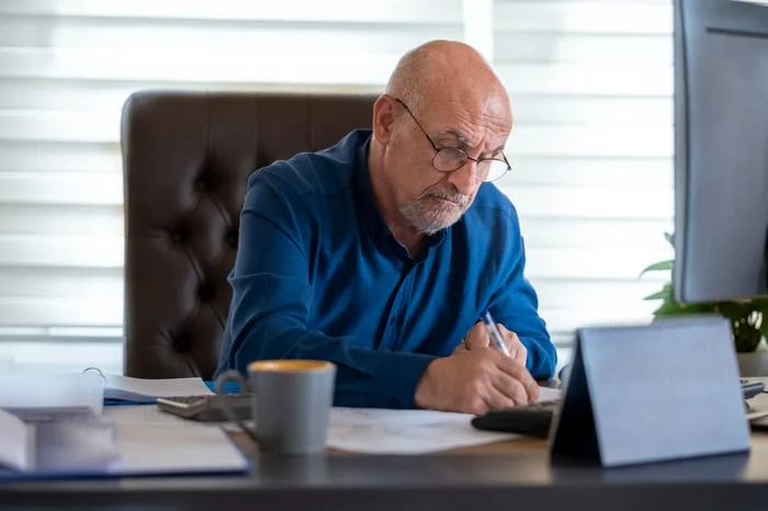 Retiring in 2027? Here Are 3 Scenarios You Must Stress Test First. Apple App Store