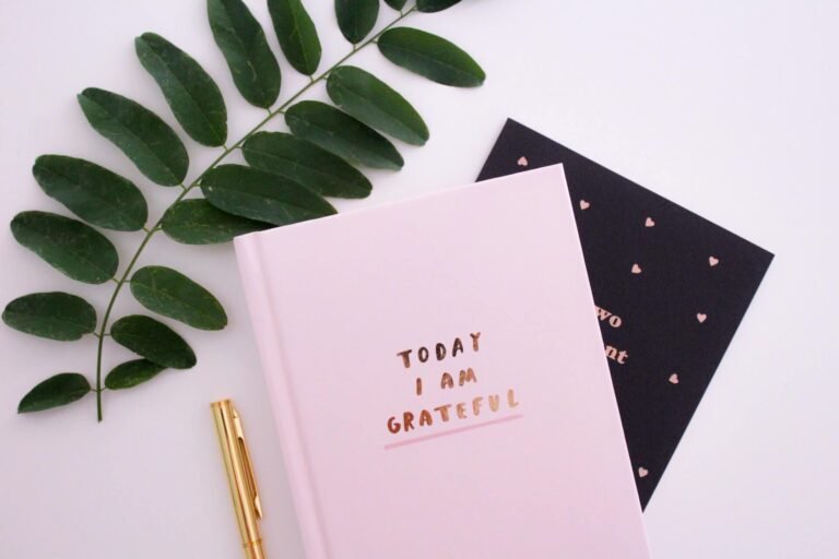 10 Simple Reasons You Need to Start a Gratitude Journal 10 Simple Reasons You Need to Start a Gratitude Journal