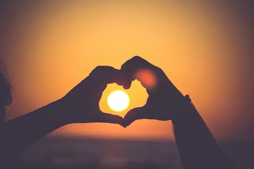20 “Notes to Self” on Loving People (Instead of Judging or Ignoring Them) 20 “Notes to Self” on Loving People (Instead of Judging or Ignoring Them)