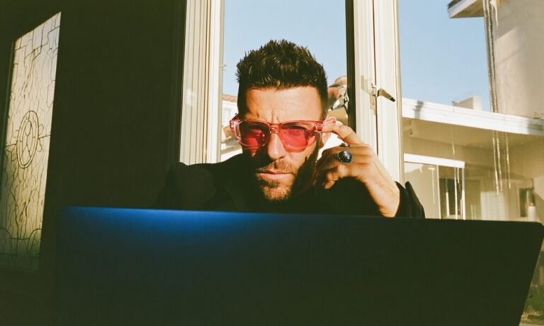 How Solo Entrepreneurs Can Run Social Media Like a Full Team (Without Hiring One) How Solo Entrepreneurs Can Run Social Media Like a Full Team (Without Hiring One)