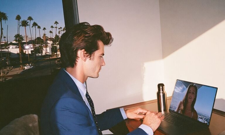 How to Prepare for a First Video Conversation Online How to Prepare for a First Video Conversation Online
