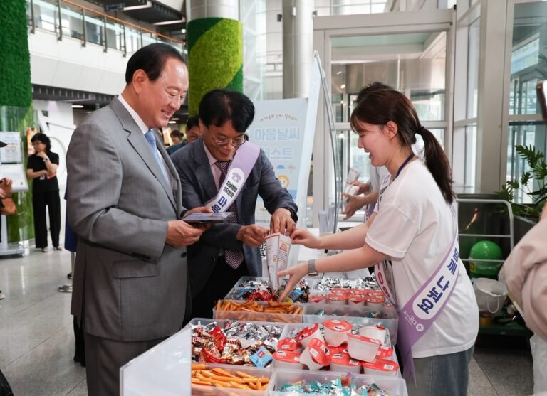 Mapo-gu District Mayor Joins Mental Health Awareness Event
