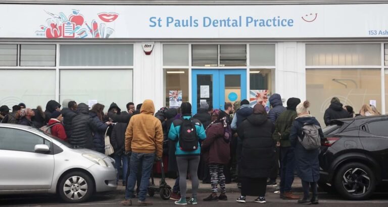 Mobile Dental Lab Brings Volunteer Dentists to Deliver Care to Homeless and Vulnerable in UK Mobile Dental Lab Brings Volunteer Dentists to Deliver Care to Homeless and Vulnerable in UK