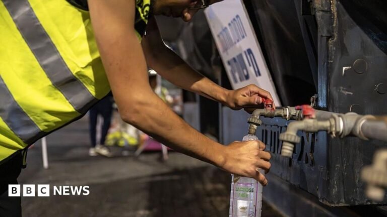 A person fills a bottle with water from a tanker placed by Israel's Water Authority near Damascus Gate in Jerusalem, following the shutdown of five desalination plants (31 August 2026)