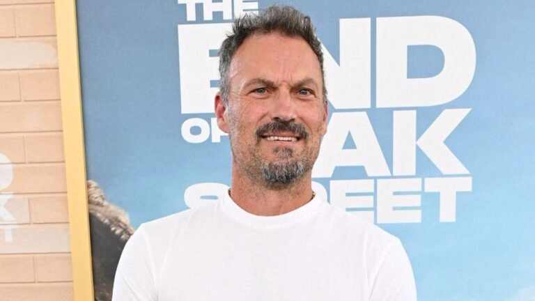Brian Austin Green Uses Final Days of Suicide Prevention Month to Share Hopeful Message: ‘The Sun Always Rises’ Brian Austin Green Uses Final Days of Suicide Prevention Month to Share Hopeful Message: 'The Sun Always Rises'