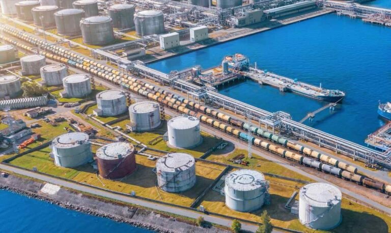 Chinese Scientists Develop New Oil Refining Method That Cuts Energy Use by 90% Chinese Scientists Develop New Oil Refining Method That Cuts Energy Use by 90%