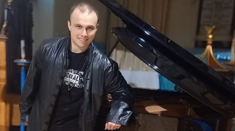Homeless Guy Got Famous Playing Amazing Piano in a Church–Now He’s Raised $50K for Charity Homeless Guy Got Famous Playing Amazing Piano in a Church–Now He’s Raised $50K for Charity