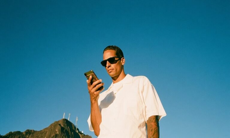 I Kept Every Customer in My Phone and Called It Being Personal I Kept Every Customer in My Phone and Called It Being Personal
