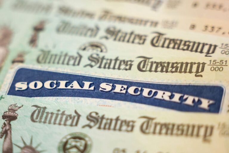 Social Security recipients could see a $2,400 yearly boost under new proposed plan Social Security recipients could see a $2,400 yearly boost under new proposed plan